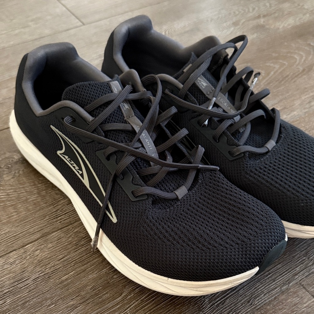 Altra Escanlante 4 Black and White Running Shoes like new size 11